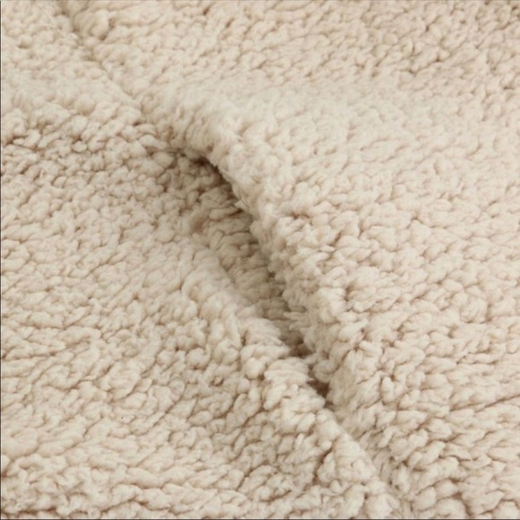 ❗️HP 8/28/18❗️Sherpa Hoodie Vest - Picture 5 of 8